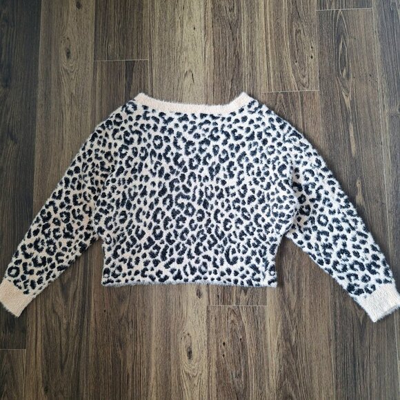 💙 Jessica Simpsons Boxy Fuzzy Soft Waist Length Sweater Size M/L Leopard Print - Picture 7 of 8